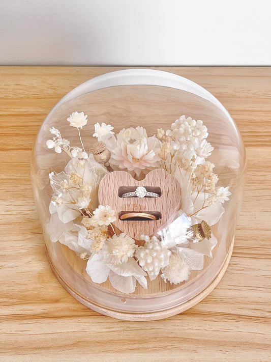 Dried floral ring holder dome