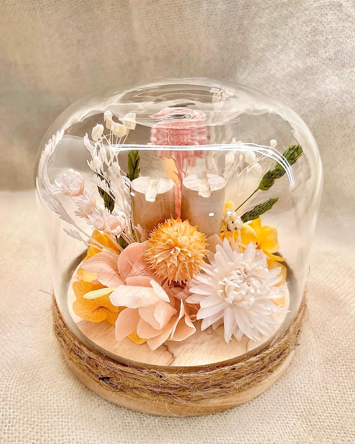 Dried floral ring holder dome