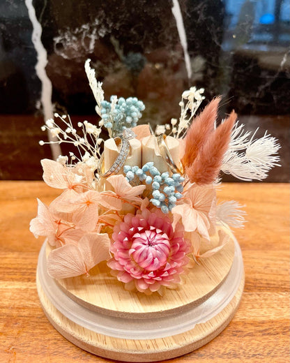 Dried floral ring holder dome