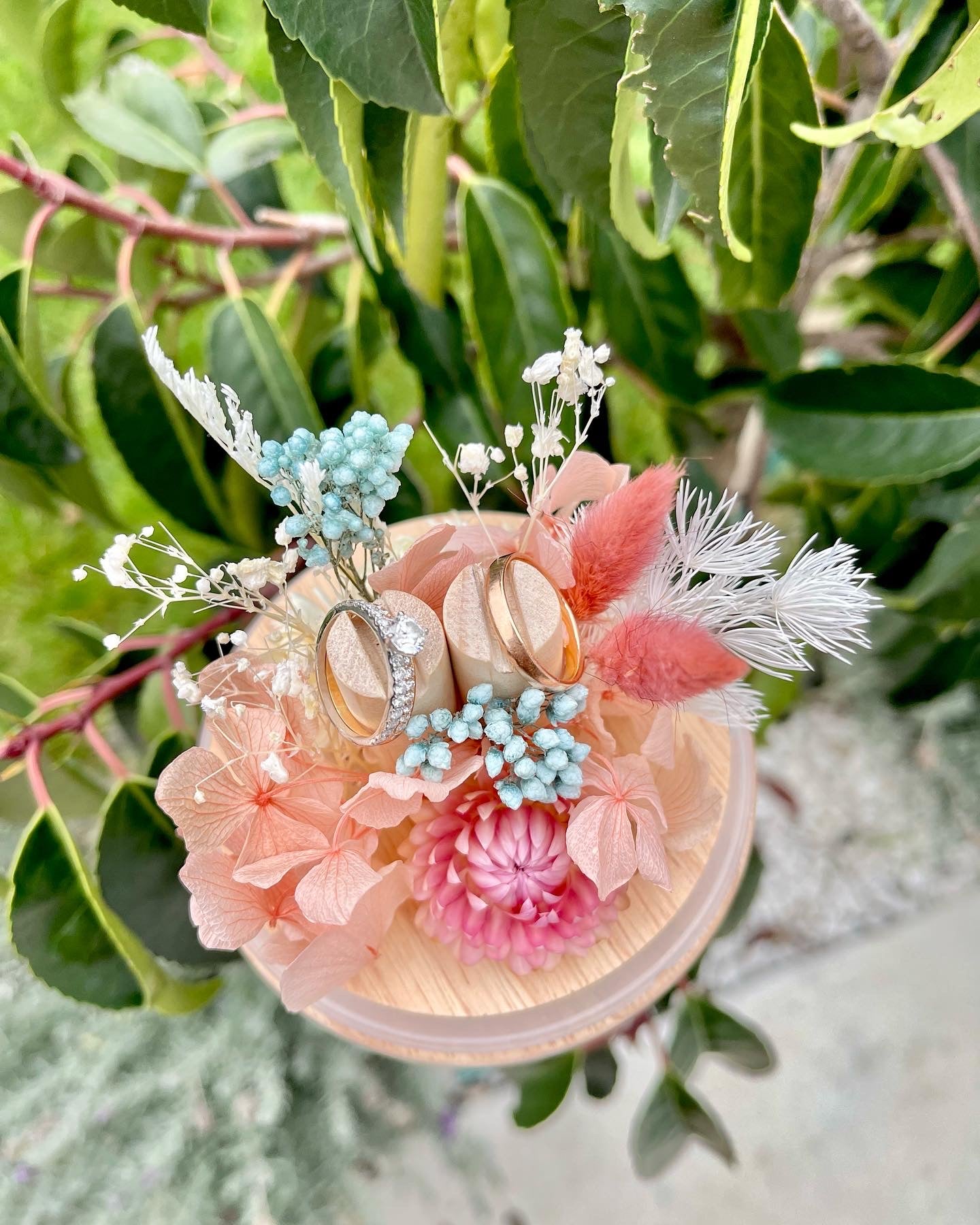 Dried floral ring holder dome