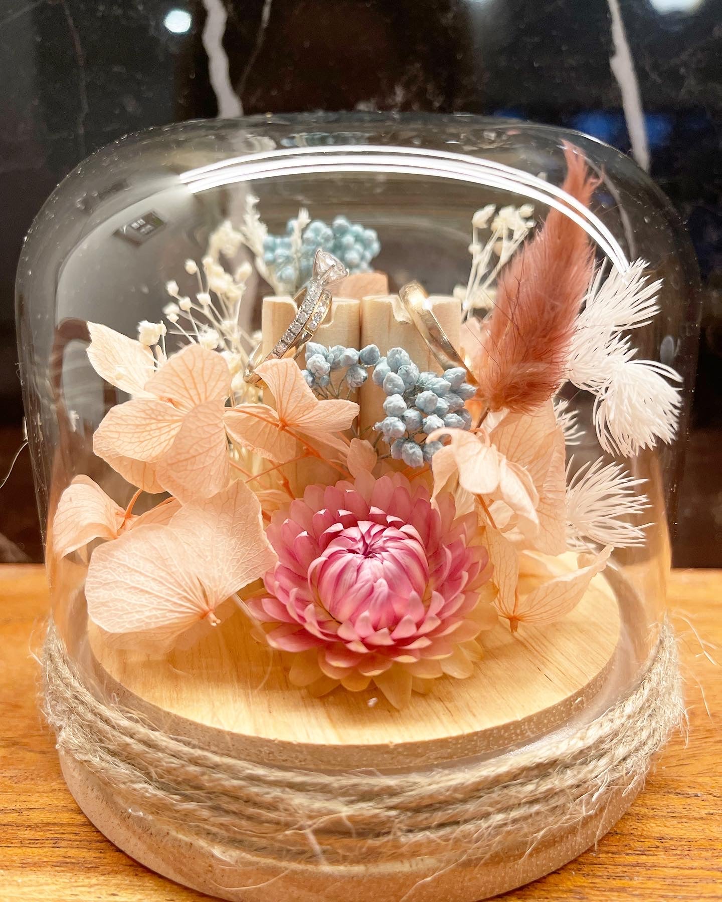 Dried floral ring holder dome