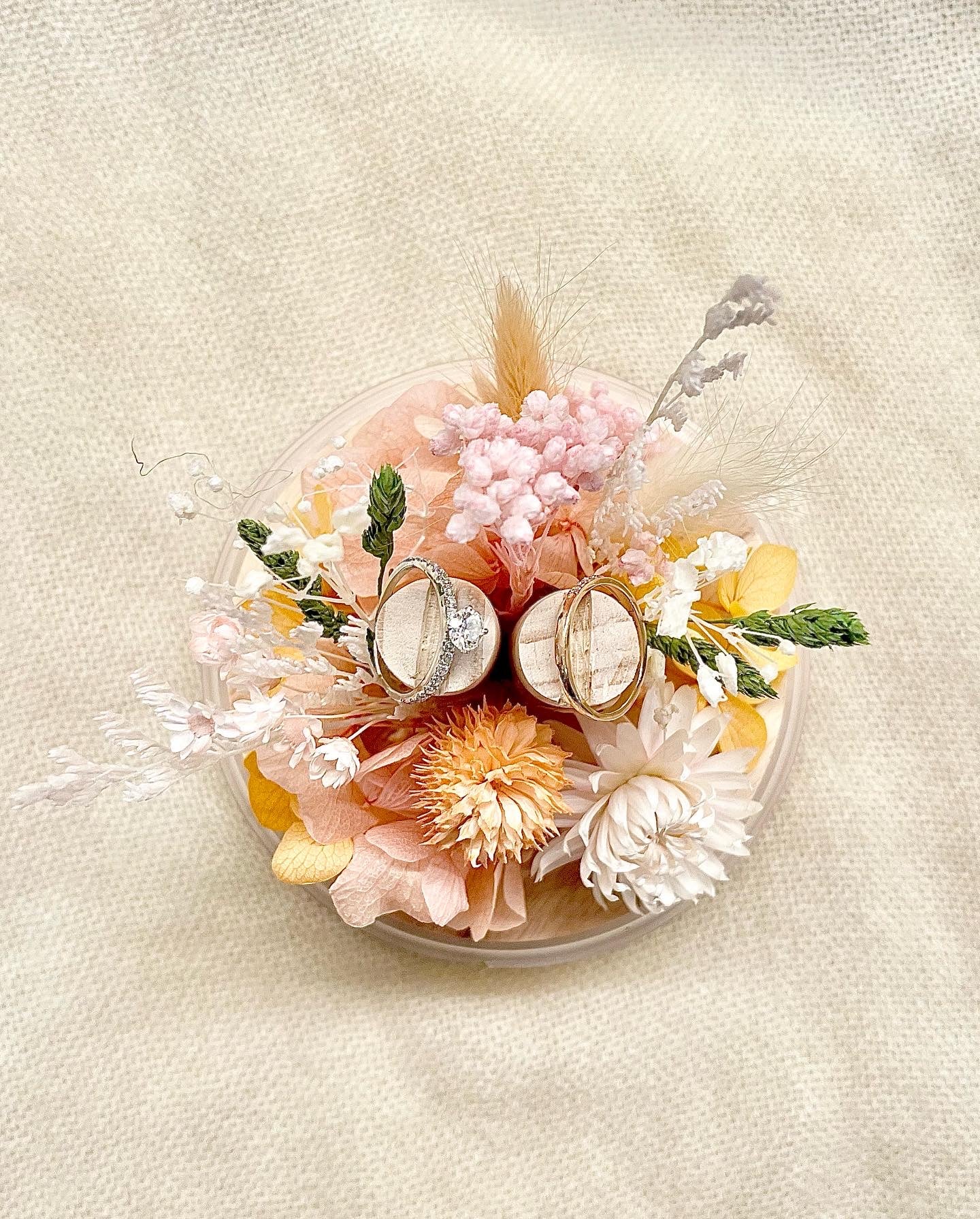 Dried floral ring holder dome