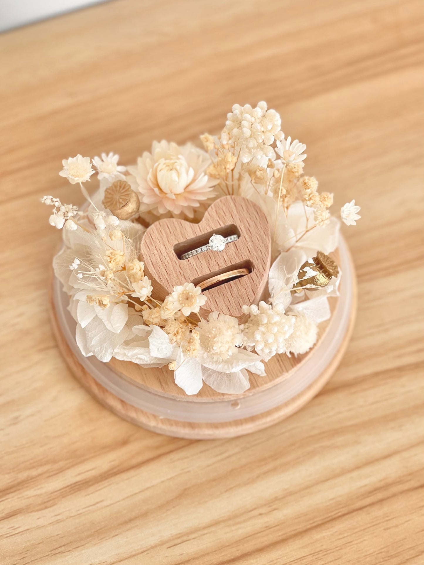 Dried floral ring holder dome